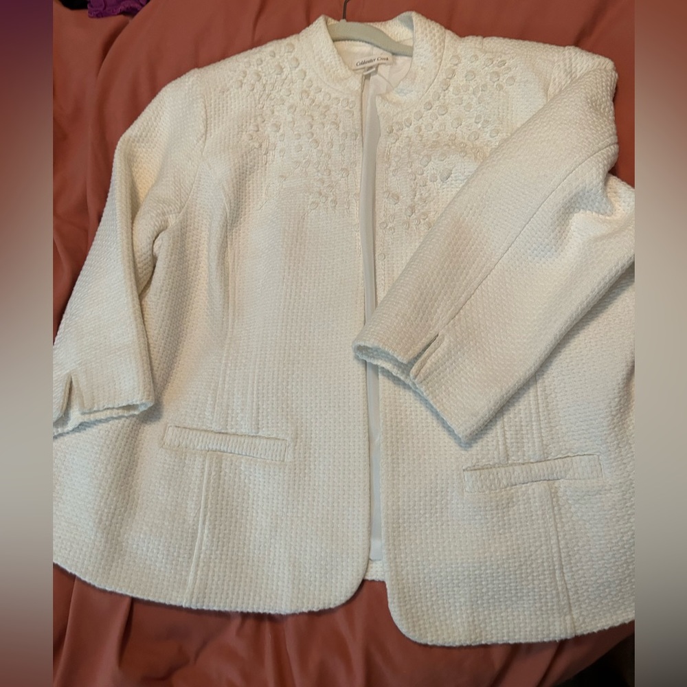 White woven and embroidered jacket with 3/4 sleeves. Size 18W. 100% cotton